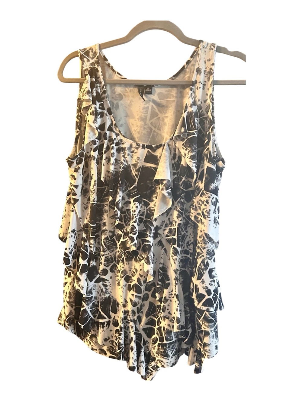 Sioni Black & White Ruffle Front Sleeveless Blouse